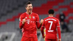 Bayern e Lewandowski doppia impresa: battuto in 10 uomini lo Stoccarda 4-0 con tripletta del polacco