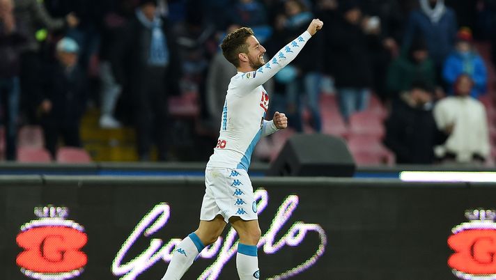 NAPLES, ITALY - DECEMBER 18: Dries Mertens of Napoli celebrates after scoring goal 5-2 during the Serie A match between SSC Napoli and FC Torino at Stadio San Paolo on December 18, 2016 in Naples, Italy.  (Photo by Francesco Pecoraro/Getty Images) 