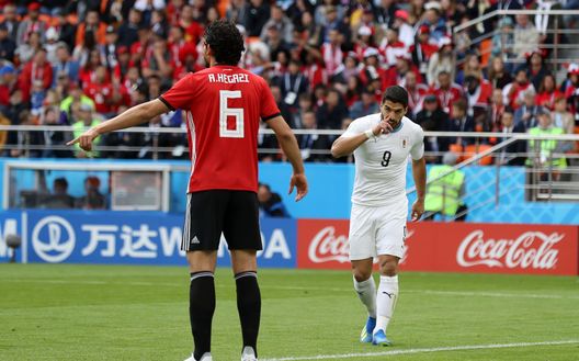Ahmed Hegazy ai Mondiali di Russia 2018 contro Suarez (Photo by Clive Rose/Getty Images) Ahmed Hegazy ai Mondiali di Russia 2018 contro Suarez (Photo by Clive Rose/Getty Images)