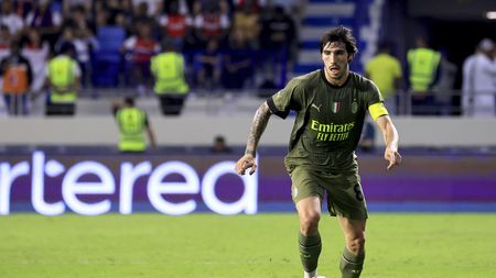 Sandro Tonali (centrocampista AC Milan) qui durante l'amichevole Arsenal-Milan 2-1 nella Dubai Super Cup 2022 | News (Getty Images) Sandro Tonali AC Milan amichevole Arsenal-Milan 2-1 Dubai Super Cup 2022
