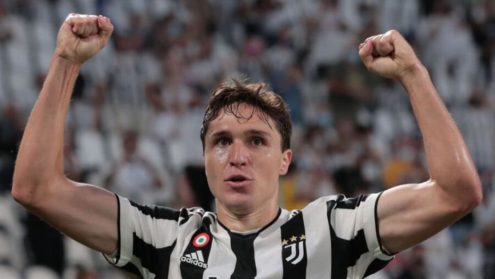 TURIN, ITALY - AUGUST 14: Federico Chiesa of Juventus celebrates after his team-mate Paulo Dybala scored during the pre-season friendly match between Juventus and Atalanta BC at Allianz Stadium on August 14, 2021 in Turin, Italy. (Photo by Emilio Andreoli/Getty Images) Dybala torna e segna, Muriel, Chiesa, Bernardeschi, Pessina: tutto su Juve-Atalanta 3-1 - immagine 1