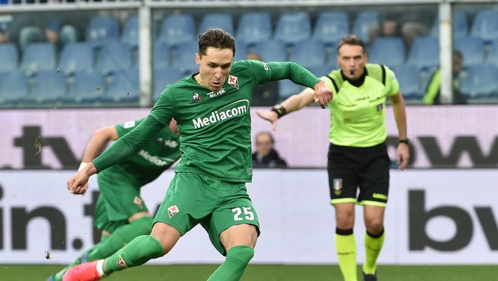 GENOA, ITALY - FEBRUARY 16: Federico Chiesa of ACF Fiorentina penalty for 0-3 during the Serie A match between UC Sampdoria and ACF Fiorentina at Stadio Luigi Ferraris on February 16, 2020 in Genoa, Italy. (Photo by Paolo Rattini/Getty Images) GENOA, ITALY - FEBRUARY 16: Federico Chiesa of ACF Fiorentina penalty for 0-3 during the Serie A match between UC Sampdoria and ACF Fiorentina at Stadio Luigi Ferraris on February 16, 2020 in Genoa, Italy. (Photo by Paolo Rattini/Getty Images)
