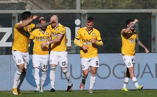 I giocatori friulani esultano dopo il gol di De Paul in Spezia-Udinese I giocatori friulani esultano dopo il gol di De Paul in Spezia-Udinese