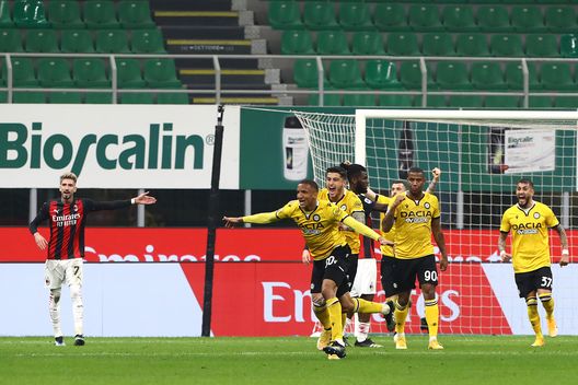 L'esultanza di Becao dopo il goal al Milan L'esultanza di Becao dopo il goal al Milan