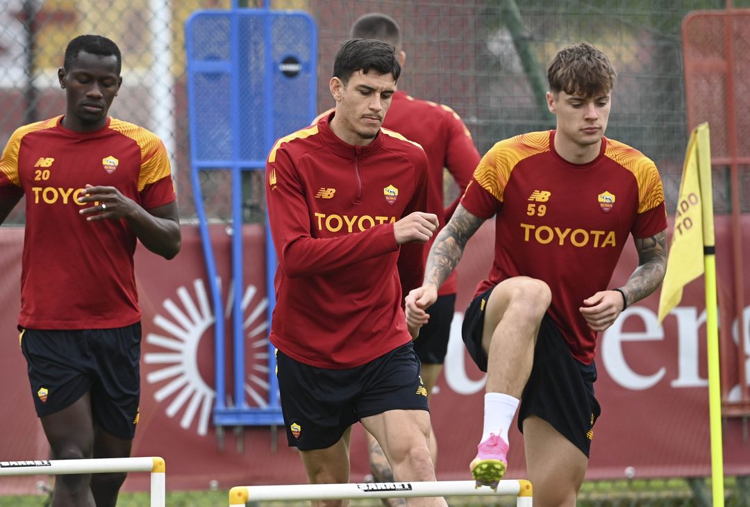 Roma, allenamento in vista del Bayer: ci sono Dybala e Wijnaldum – FOTO GALLERY - immagine 11
