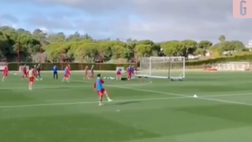 VIDEO Ajax, Lisandro Martinez e la magia in allenamento: il gol è sensazionale