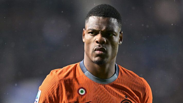 BERGAMO, ITALY - NOVEMBER 04: Denzel Dumfries of FC Internazionale in action during the Serie A TIM match between Atalanta BC and FC Internazionale at Gewiss Stadium on November 04, 2023 in Bergamo, Italy. (Photo by Mattia Ozbot - Inter/Inter via Getty Images) Cosa sta succedendo e cosa fare con cinque big del fanta: Dumfries, Zielinski, Colpani, Immobile… - immagine 1