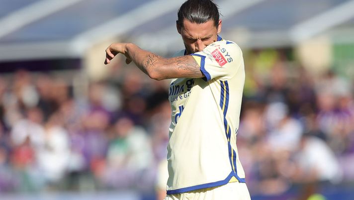 FLORENCE, ITALY - SEPTEMBER 18: Milan Djuric of Hellas Verona reacts during the Serie A match between ACF Fiorentina and Hellas Verona at Stadio Artemio Franchi on September 18, 2022 in Florence, Italy. (Photo by Gabriele Maltinti/Getty Images) Ag. Djuric: “Salernitana? Per ora nessuna proposta, pensiamo al Verona ma nel mercato…” - immagine 1