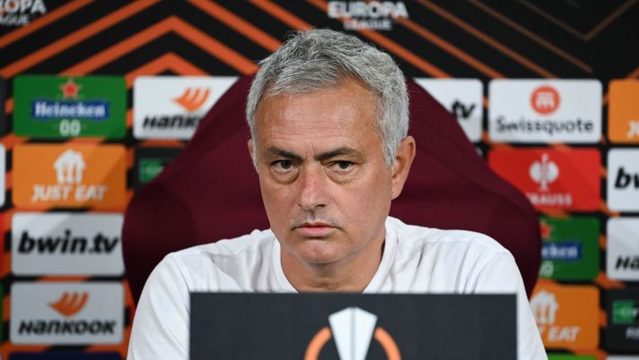 Getty Images Mourinho: “Dybala gioca contro il Betis. Strano che Smalling non sia in nazionale” - immagine 1