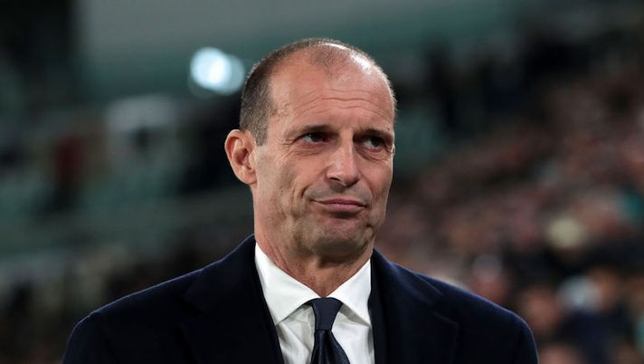 TURIN, ITALY - NOVEMBER 06: Massimiliano Allegri, Head Coach of Juventus looks on prior to the Serie A match between Juventus and FC Internazionale at on November 06, 2022 in Turin, Italy. (Photo by Emilio Andreoli/Getty Images) Allegri: “Come sta Szczesny! Vlahovic salta la prossima, Pogba, Chiesa, Cuadrado, Bonucci…” - immagine 1