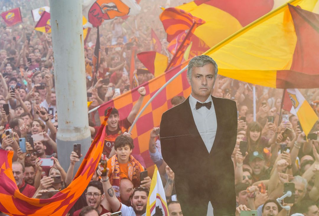 Roma, il popolo giallorosso in festa visto dal pullman della squadra – FOTO GALLERY - immagine 13