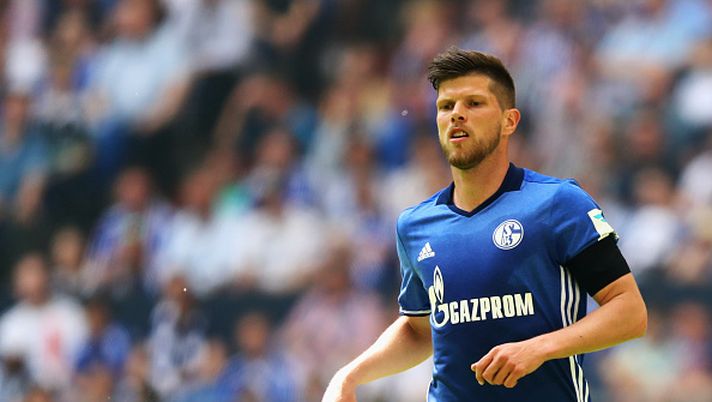 GELSENKIRCHEN, GERMANY - MAY 07:  Klaas-Jan Huntelaar of Schalke in action during the Bundesliga match between FC Schalke 04 and FC Augsburg held at Veltins-Arena on May 7, 2016 in Gelsenkirchen, Germany.  (Photo by Dean Mouhtaropoulos/Bongarts/Getty Images) 
