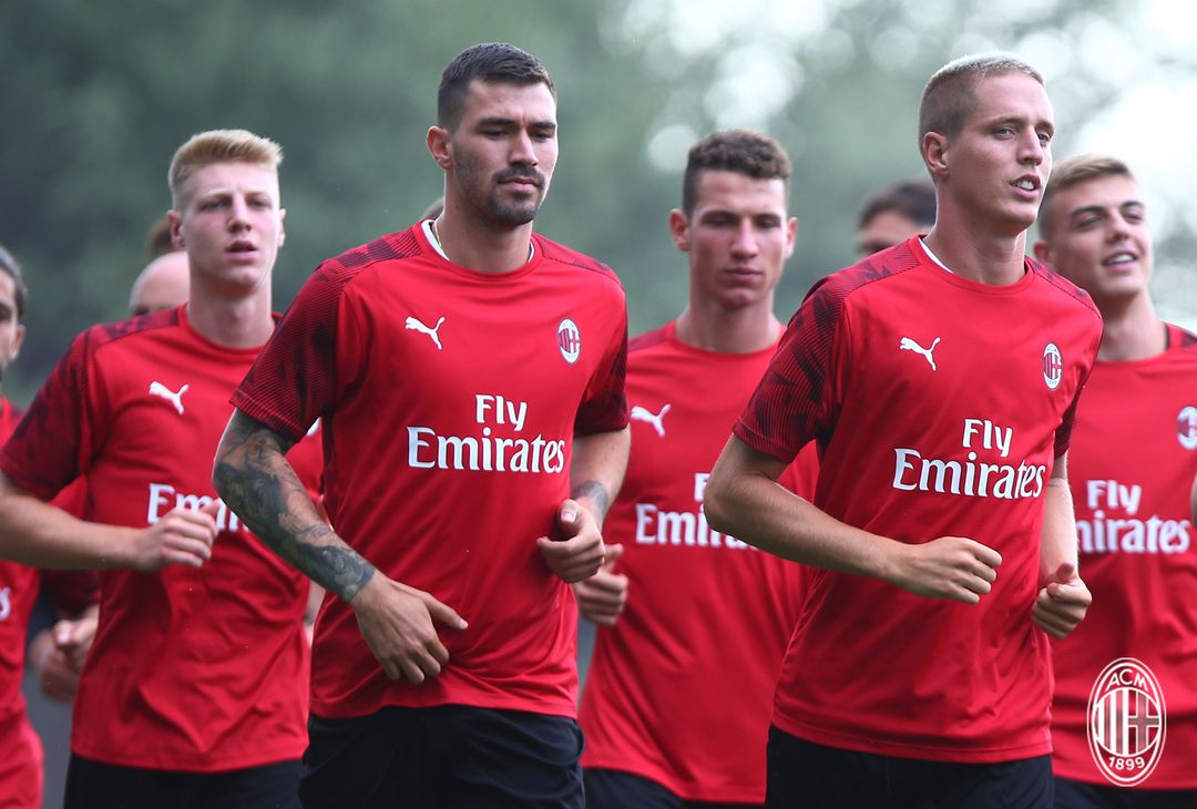  Un'immagine del primo allenamento del Milan a Milanello per il 2019-2020 (credits: acmilan.com) 