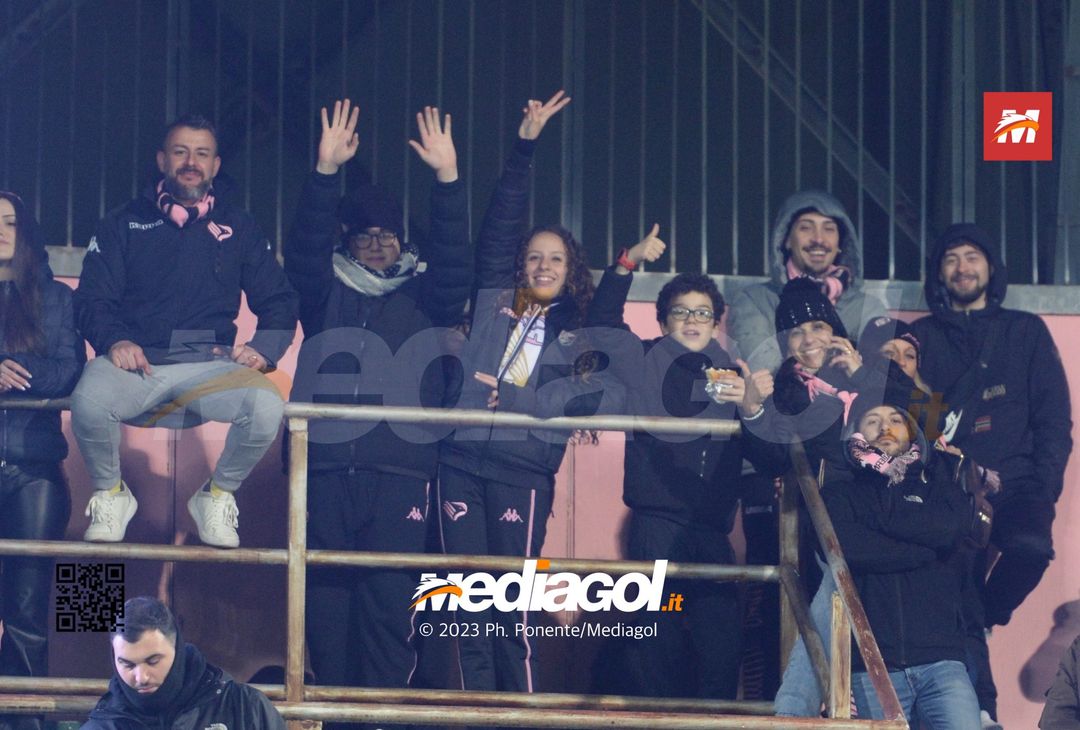 FOTOTIFO Palermo-Ternana 0-0, gli scatti ai tifosi al “Renzo Barbera” (Gallery) - immagine 46