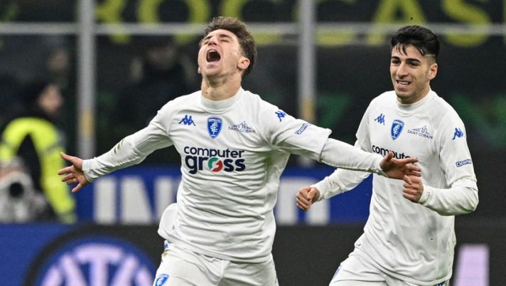 Empoli's Italian midfielder Tommaso Baldanzi celebrates after opening the scoring during the Italian Serie A football match between Inter and Empoli on January 23, 2023 at the Giuseppa-Meazza (San Siro) stadium in Milan. (Photo by MIGUEL MEDINA / AFP) (Photo by MIGUEL MEDINA/AFP via Getty Images) Baldanzi: “Da piccolo tifavo Milan, ora mi ispiro a Dybala e perché sogno Klopp” - immagine 1