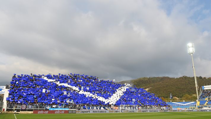 BRESCIA, ITALY - NOVEMBER 09: Fans of Brescia show their support during the Serie A match between Brescia Calcio and Torino FC at Stadio Mario Rigamonti on November 09, 2019 in Brescia, Italy. (Photo by Tullio M. Puglia/Getty Images) BRESCIA, ITALY - NOVEMBER 09: Fans of Brescia show their support during the Serie A match between Brescia Calcio and Torino FC at Stadio Mario Rigamonti on November 09, 2019 in Brescia, Italy. (Photo by Tullio M. Puglia/Getty Images)