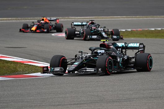 NUERBURG, GERMANY - OCTOBER 11: Valtteri Bottas of Finland driving the (77) Mercedes AMG Petronas F1 Team Mercedes W11 leads Lewis Hamilton of Great Britain driving the (44) Mercedes AMG Petronas F1 Team Mercedes W11 and Max Verstappen of the Netherlands driving the (33) Aston Martin Red Bull Racing RB16 during the F1 Eifel Grand Prix at Nuerburgring on October 11, 2020 in Nuerburg, Germany. (Photo by Ina Fassbender - Pool/Getty Images) NUERBURG, GERMANY - OCTOBER 11: Valtteri Bottas of Finland driving the (77) Mercedes AMG Petronas F1 Team Mercedes W11 leads Lewis Hamilton of Great Britain driving the (44) Mercedes AMG Petronas F1 Team Mercedes W11 and Max Verstappen of the Netherlands driving the (33) Aston Martin Red Bull Racing RB16 during the F1 Eifel Grand Prix at Nuerburgring on October 11, 2020 in Nuerburg, Germany. (Photo by Ina Fassbender - Pool/Getty Images)