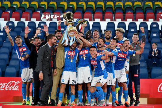 ROME, ITALY - JUNE 17: SSC Napoli's players celebrating the winning of the Coppa Italia before the Coppa Italia Final match between Juventus and SSC Napoli at Olimpico Stadium on June 17, 2020 in Rome, Italy. (Photo by Marco Rosi/Getty Images) ROME, ITALY - JUNE 17: SSC Napoli's players celebrating the winning of the Coppa Italia before the Coppa Italia Final match between Juventus and SSC Napoli at Olimpico Stadium on June 17, 2020 in Rome, Italy. (Photo by Marco Rosi/Getty Images)