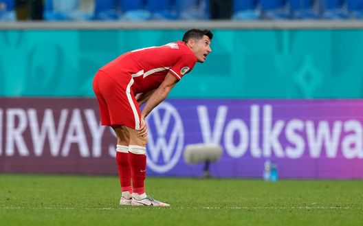 SAINT PETERSBURG, RUSSIA - JUNE 23: Robert Lewandowski of Poland looks dejected following defeat in the UEFA Euro 2020 Championship Group E match between Sweden and Poland at Saint Petersburg Stadium on June 23, 2021 in Saint Petersburg, Russia. (Photo by Dmitry Lovetsky - Pool/Getty Images) Lewandowski e il Bayern, alla base della rottura… anche Haaland- immagine 2