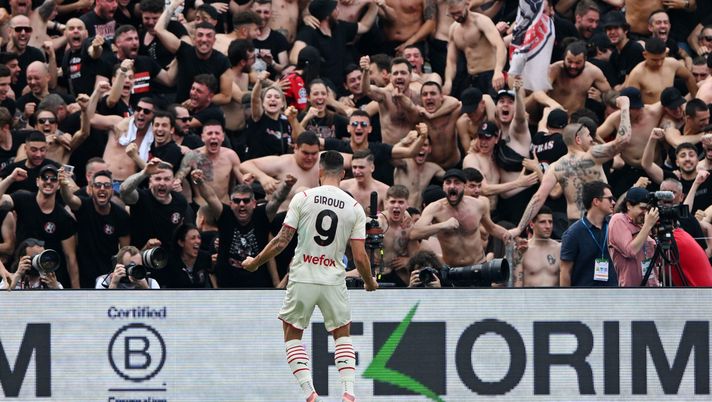 REGGIO NELL'EMILIA, ITALY - MAY 22: Olivier Giroud of AC Milan celebrates after scoring their team's first goal during the Serie A match between US Sassuolo and AC Milan at Mapei Stadium - Citta' del Tricolore on May 22, 2022 in Reggio nell'Emilia, Italy. (Photo by Chris Ricco/Getty Images)