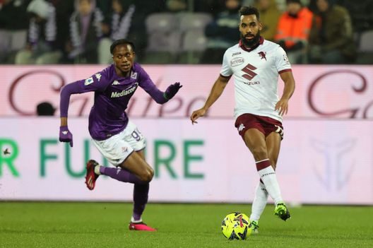FLORENCE, ITALY - JANUARY 21: Christian Michael Kouakou Kouamé of ACF Fiorentina battles for the ball with Lévy Koffi Djidji of Torino FC during the Serie A match between ACF Fiorentina and Torino FC at Stadio Artemio Franchi on January 21, 2023 in Florence, Italy. (Photo by Gabriele Maltinti/Getty Images)