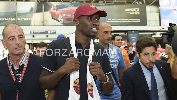 Rudiger è sbarcato a Fiumicino: “Forza Roma!”. Subito le visite mediche – FOTO – VIDEO - immagine 1