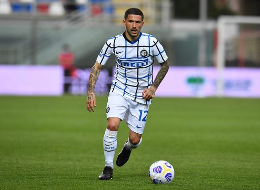  CROTONE, ITALY - MAY 01: Stefano Sensi of FC Internazionale in action during the Serie A match between FC Crotone and FC Internazionale at Stadio Comunale Ezio Scida on May 01, 2021 in Crotone, Italy. Sporting stadiums around Italy remain under strict restrictions due to the Coronavirus Pandemic as Government social distancing laws prohibit fans inside venues resulting in games being played behind closed doors. (Photo by Claudio Villa - Inter/Inter via Getty Images) 