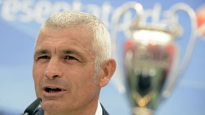 BOLOGNA, ITALY - SEPTEMBER 28: Fabrizio Ravanelli speaks during the UEFA Champions League Trophy Tour 2012/13 on September 28, 2012 in Bologna, Italy. (Photo by Claudio Villa/Getty Images for UEFA) BOLOGNA, ITALY - SEPTEMBER 28: Fabrizio Ravanelli speaks during the UEFA Champions League Trophy Tour 2012/13 on September 28, 2012 in Bologna, Italy. (Photo by Claudio Villa/Getty Images for UEFA)