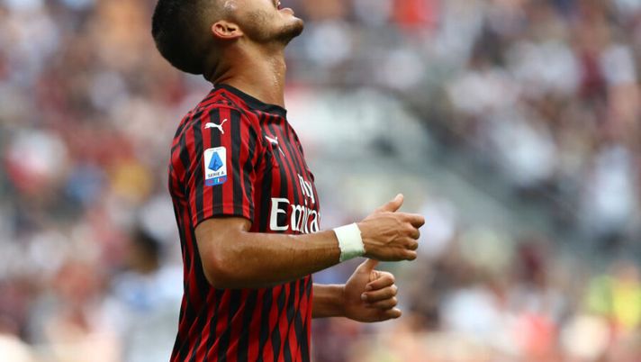MILAN, ITALY - AUGUST 31: Andre Silva of AC Milan reacts to a missed chance to score during the Serie A match between AC Milan and Brescia Calcio at Stadio Giuseppe Meazza on September 1, 2019 in Milan, Italy. (Photo by Marco Luzzani/Getty Images) Giampaolo: “André sta meglio di Piatek, Leao non c’entra! Bennacer, che rischio” - immagine 1