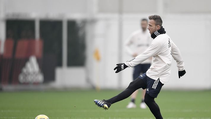 TURIN, ITALY - FEBRUARY 04: Juventus player Arthur during a training session at JTC on February 04, 2021 in Turin, Italy. (Photo by Daniele Badolato - Juventus FC/Juventus FC via Getty Images) TURIN, ITALY - FEBRUARY 04: Juventus player Arthur during a training session at JTC on February 04, 2021 in Turin, Italy. (Photo by Daniele Badolato - Juventus FC/Juventus FC via Getty Images)