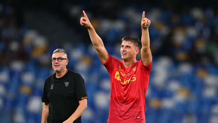 NAPLES, ITALY - AUGUST 31: Lorenzo Colombo of US Lecce celebrates scoring their side's first goal during the Serie A match between SSC Napoli and US Lecce at Stadio Diego Armando Maradona on August 31, 2022 in Naples, Italy. (Photo by Francesco Pecoraro/Getty Images) Lecce, da Umtiti a Colombo e la novità Di Francesco: dubbi e scelte di formazione - immagine 1