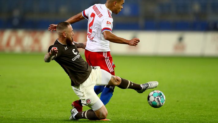 HAMBURG, GERMANY - OCTOBER 30: Jan Gyamerah #2 of Hamburg challenges Marvin Knoll of ST. Pauli during the Second Bundesliga match between Hamburger SV and FC St. Pauli at Volksparkstadion on October 30, 2020 in Hamburg, Germany. (Photo by Martin Rose/Getty Images) HAMBURG, GERMANY - OCTOBER 30: Jan Gyamerah #2 of Hamburg challenges Marvin Knoll of ST. Pauli during the Second Bundesliga match between Hamburger SV and FC St. Pauli at Volksparkstadion on October 30, 2020 in Hamburg, Germany. (Photo by Martin Rose/Getty Images)