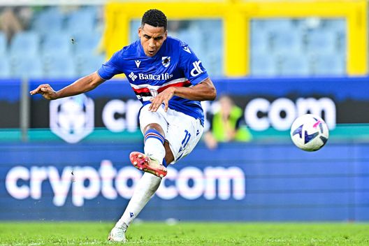 GENOA, ITALY - AUGUST 13: Abdelhamid Sabiri of Sampdoria takes a free kick during the Serie A match between UC Sampdoria and Atalanta BC at Stadio Luigi Ferraris on August 13, 2022 in Genoa, Italy. (Photo by Simone Arveda/Getty Images) Galli: “Gennaio importante per la Fiorentina. Sabiri? Idea in stile Amrabat”- immagine 2