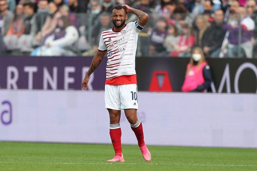 FLORENCE, ITALY - OCTOBER 24: Joao Pedro of Cagliari Calcio reacts during the Serie A match between ACF Fiorentina and Cagliari Calcio at Stadio Artemio Franchi on October 24, 2021 in Florence, Italy. (Photo by Gabriele Maltinti/Getty Images) FLORENCE, ITALY - OCTOBER 24: Joao Pedro of Cagliari Calcio reacts during the Serie A match between ACF Fiorentina and Cagliari Calcio at Stadio Artemio Franchi on October 24, 2021 in Florence, Italy. (Photo by Gabriele Maltinti/Getty Images)