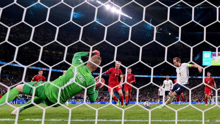 LONDON, ENGLAND - JULY 07: Harry Kane of England scores past Kasper Schmeichel of Denmark from the rebound of a saved penalty for their team's second goal during the UEFA Euro 2020 Championship Semi-final match between England and Denmark at Wembley Stadium on July 07, 2021 in London, England. (Photo by Laurence Griffiths/Getty Images) LONDON, ENGLAND - JULY 07: Harry Kane of England scores past Kasper Schmeichel of Denmark from the rebound of a saved penalty for their team's second goal during the UEFA Euro 2020 Championship Semi-final match between England and Denmark at Wembley Stadium on July 07, 2021 in London, England. (Photo by Laurence Griffiths/Getty Images)