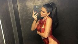 Jovana Djordjevic, sexy selfie allo specchio: gambe da urlo!