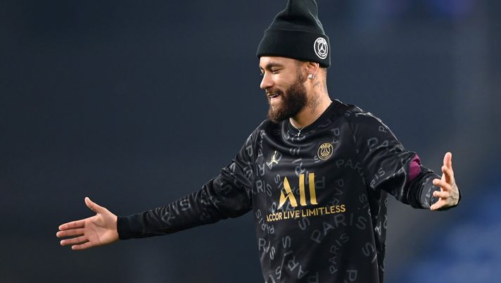 ISTANBUL, TURKEY - OCTOBER 28: Neymar of Paris Saint-Germain reacts during the warm up ahead of the UEFA Champions League Group H stage match between Istanbul Basaksehir and Paris Saint-Germain at Basaksehir Fatih Terim Stadyumu on October 28, 2020 in Istanbul, Turkey. Sporting stadiums around Turkey remain under strict restrictions due to the Coronavirus Pandemic as Government social distancing laws prohibit fans inside venues resulting in games being played behind closed doors. (Photo by Ozan Kose - Pool/Getty Images) ISTANBUL, TURKEY - OCTOBER 28: Neymar of Paris Saint-Germain reacts during the warm up ahead of the UEFA Champions League Group H stage match between Istanbul Basaksehir and Paris Saint-Germain at Basaksehir Fatih Terim Stadyumu on October 28, 2020 in Istanbul, Turkey. Sporting stadiums around Turkey remain under strict restrictions due to the Coronavirus Pandemic as Government social distancing laws prohibit fans inside venues resulting in games being played behind closed doors. (Photo by Ozan Kose - Pool/Getty Images)