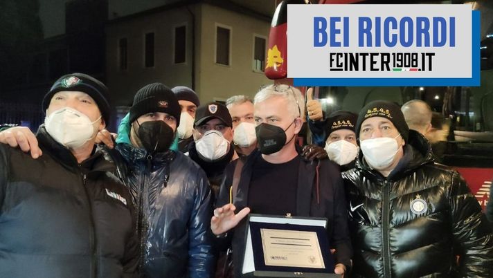 Mourinho a Milano, la Nord gli regala una targa: “Sei e resterai uno di noi” - immagine 1