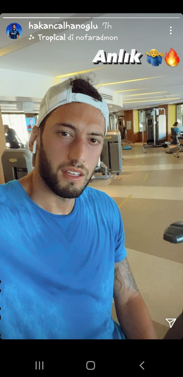 Inter, Calhanoglu suda e si allena in vacanza: il dettaglio nerazzurro non sfugge- immagine 2