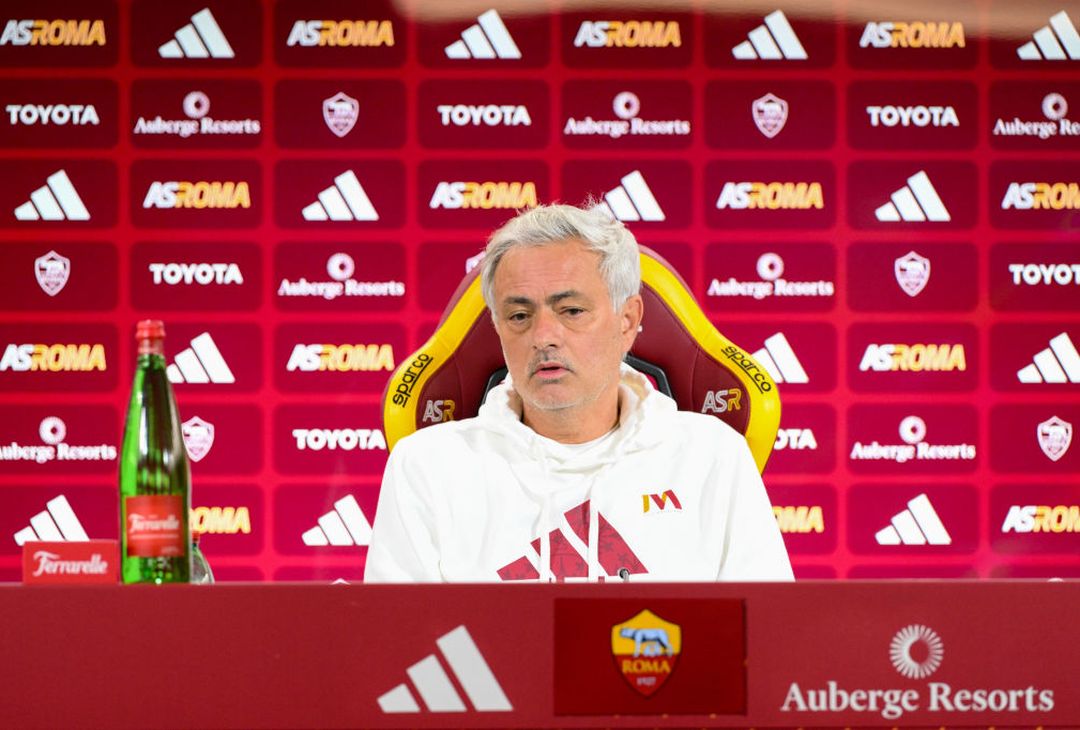 Trigoria, la conferenza stampa di Mourinho prima di Milan-Roma – FOTOGALLERY - immagine 4