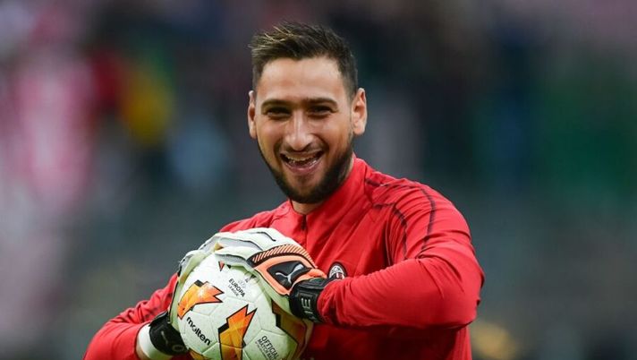 AC Milan's Italian goalkeeper Gianluigi Donnarumma warms up prior to the Europa League Group F football match between AC Milan and Olympiakos at the San Siro stadium on October 4, 2018 in Milan. (Photo by Miguel MEDINA / AFP) (Photo credit should read MIGUEL MEDINA/AFP via Getty Images) PORTIERI – Gli indici di schierabilità: chi mettere e chi evitare tra tutti i portieri- immagine 1