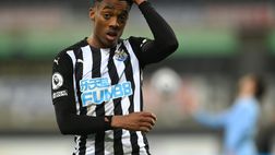 Newcastle, Willock denuncia: “Ogni giorno ricevo insulti razzisti sui social”