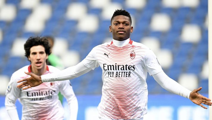 Rafael Leao (attaccante AC Milan), esulta per il suo gol durante Sassuolo-Milan 1-2 (Serie A 2020-2021) | AC Milan News (Getty Images) 