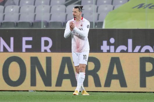 Zlatan Ibrahimovic con la maglia del Milan Zlatan Ibrahimovic con la maglia del Milan