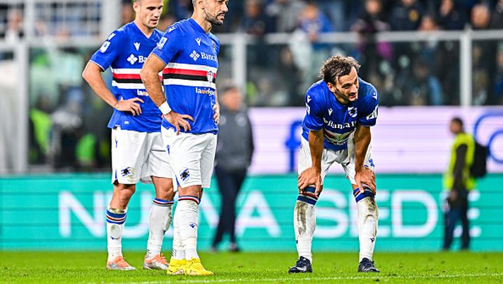 GENOA, ITALY - NOVEMBER 12: Valerio Verre (L), Fabio Quagliarella and Manolo Gabbiadini of Sampdoria react with disappointment after the Serie A match between UC Sampdoria and US Lecce at Stadio Luigi Ferraris on November 12, 2022 in Genoa, Italy. (Photo by Simone Arveda/Getty Images) Samp, Il Secolo indica la rotta: vietato mollare - immagine 1