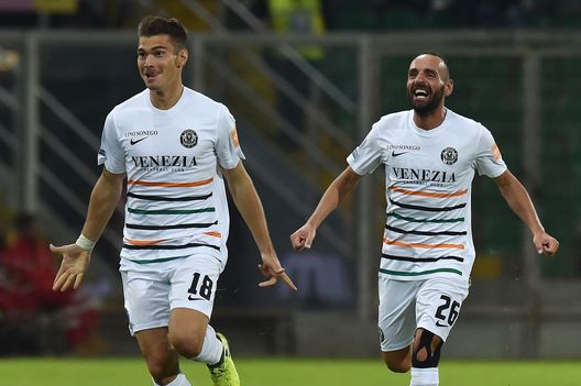  PALERMO, ITALY - OCTOBER 26: Jacopo Segre of Venezia celebrates after scoring the opening goal during the Serie B match between US Citta' di Palermo and Venezia FC at Stadio Renzo Barbera on October 26, 2018 in Palermo, Italy. (Photo by Tullio M. Puglia/Getty Images) 