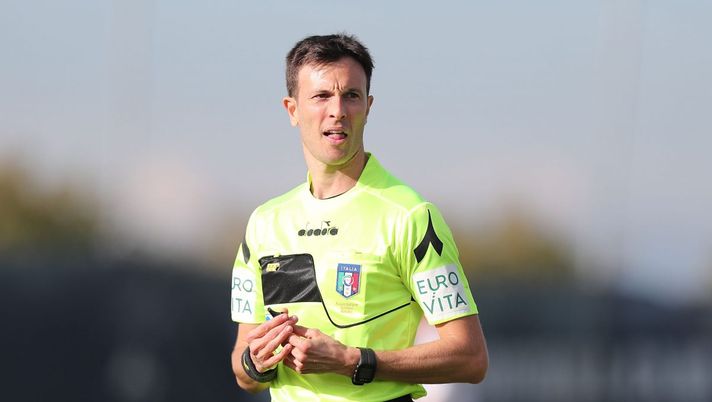 EMPOLI, ITALY - DECEMBER 01: Daniele Paterna referee during the match between Empoli U19 and Juventus U19 on December 1, 2018 in Empoli, Italy.  (Photo by Gabriele Maltinti/Getty Images) 