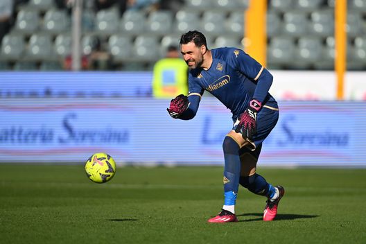 CREMONA, ITALY - MARCH 12: Salvatore Sirigu of ACF Fiorentina competes during the Serie A match between US Cremonese and ACF Fiorentina at Stadio Giovanni Zini on March 12, 2023 in Cremona, Italy. (Photo by Marco M. Mantovani/Getty Images) Dal CS: Terracciano a parte, ancora chance per Sirigu?- immagine 2