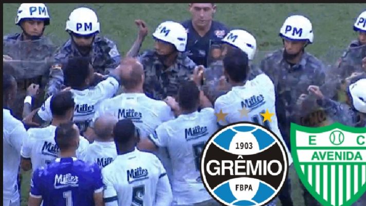 Aiuto! L’arbitro di Gremio-Avenida chiama in campo i poliziotti… Aiuto! L’arbitro di Gremio-Avenida chiama in campo i poliziotti… - immagine 1