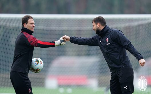 Asmir Begovic e Gianluigi Donnarumma (Credits AC Milan) Asmir Begovic e Gianluigi Donnarumma (Credits AC Milan)